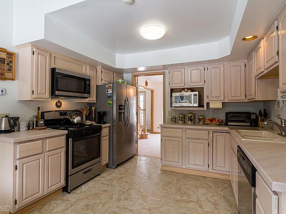 2nd image of 1140 Morraine Dr