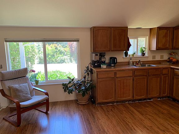 3rd image of 1060 Jacobsen Ln