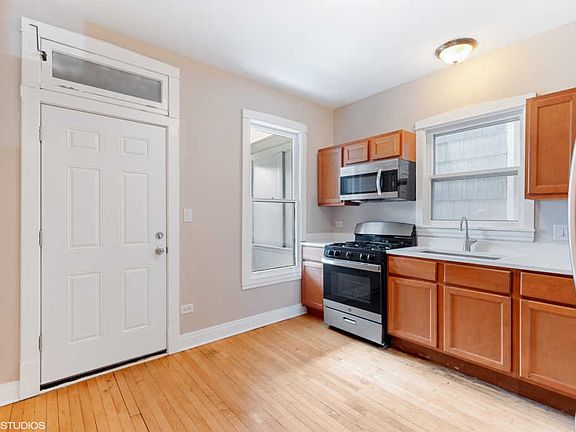 3rd image of 1823 N Keeler Ave