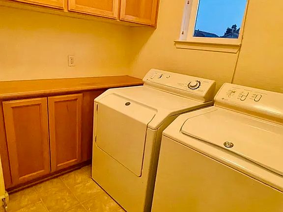 5th image of 474 Silverwood St