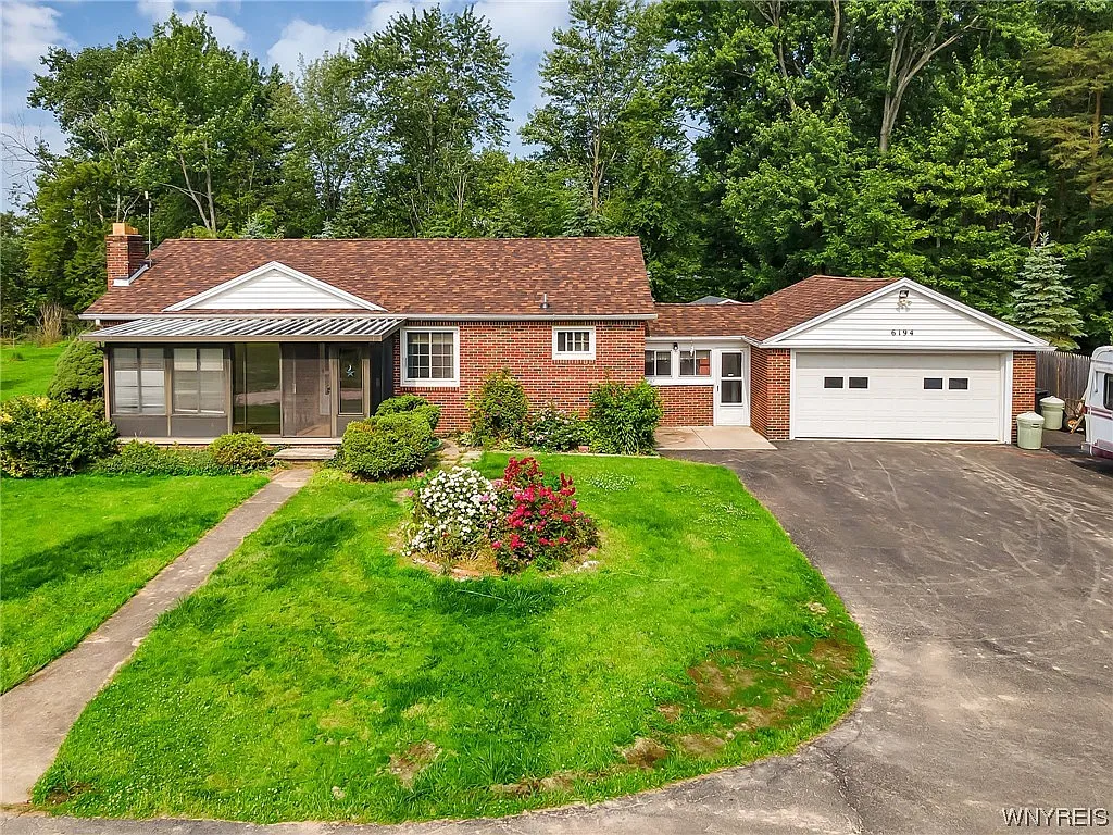 6194 Campbell Blvd photo 1