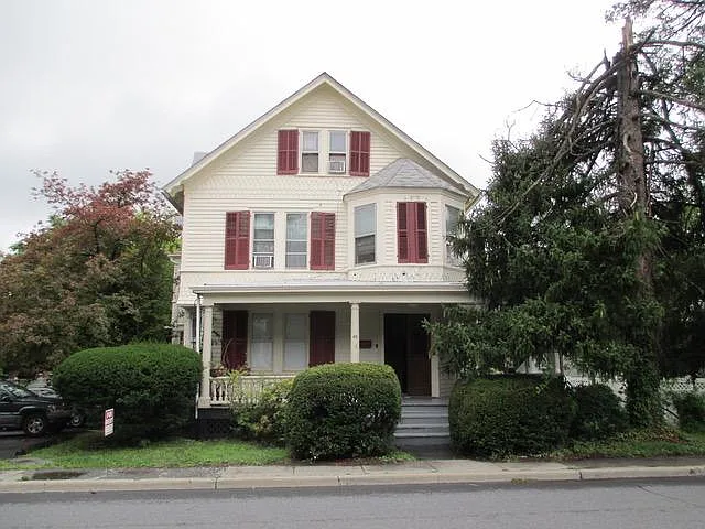 49 N Chestnut St #B — Photo 8