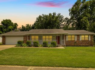 811 Maple St, Prairie Grove, AR 72753