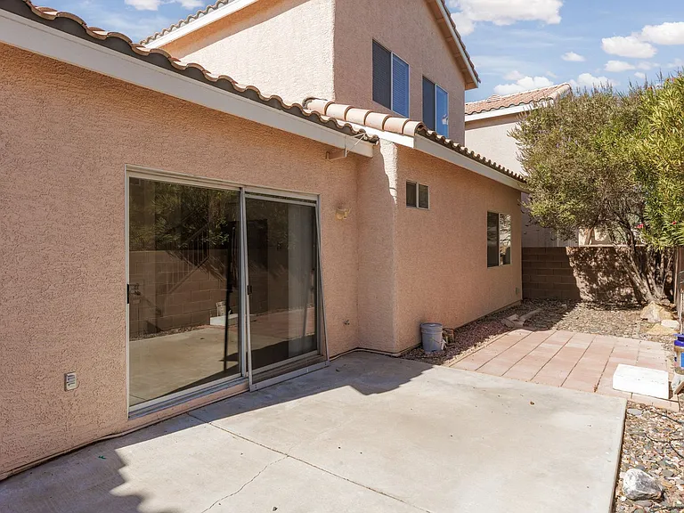 886 Park Walk Ave — Photo 20