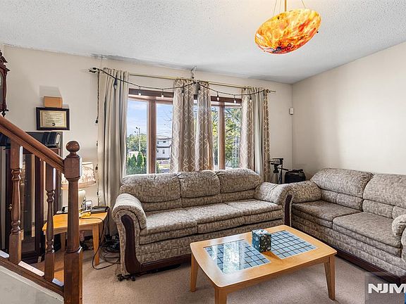 4th image of 43 Normandy Place #41