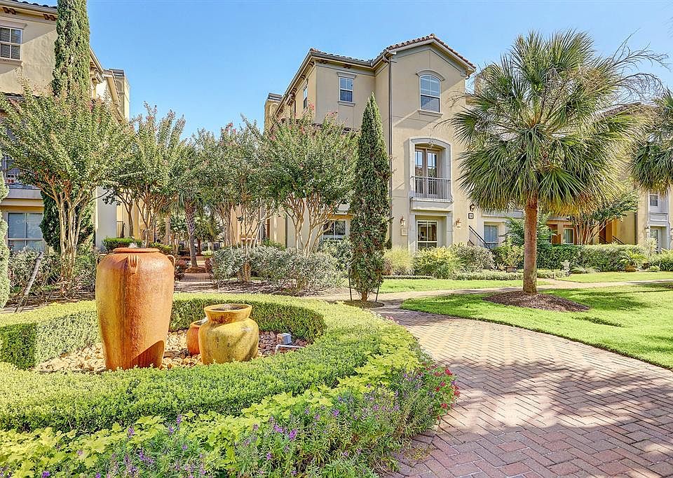 BEAUTIFUL MEDITERRANEAN TOWNHOUSE BY THE ORIGINAL LUXURY BUILDER, HWD BUILDERS, WITH A GREAT CORNER LOT OVERLOOKING THE COURTYARD GREENSPACE.