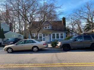 156 E 17th St, Huntington Station, NY 11746
