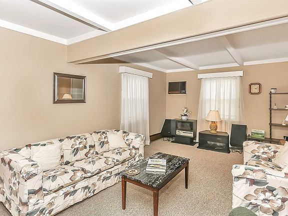 4th image of 23 Rock Ln