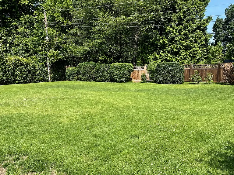 111 Maple Ln — Photo 17