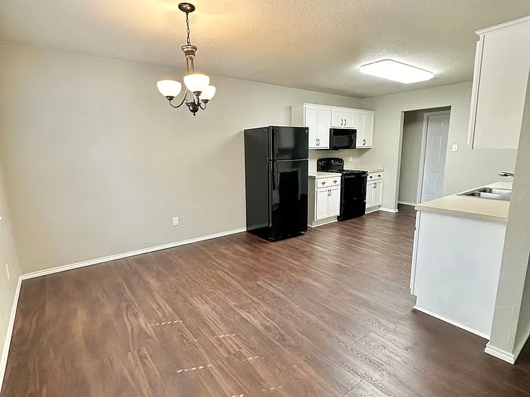 2315 Windy Cir — Photo 6