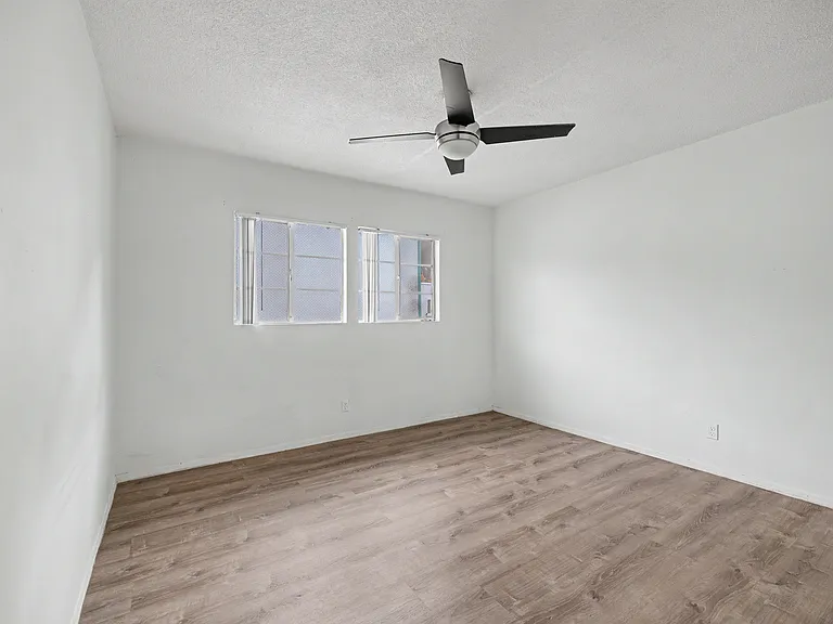 1037 N Curson Ave #7 — Photo 23