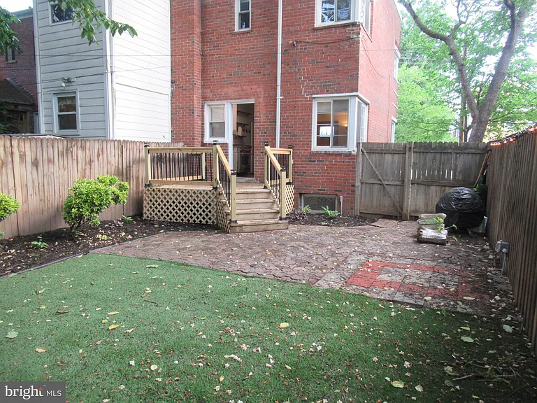 1304 Princess St — Photo 24