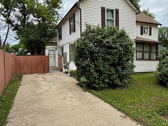 2nd image of 233 Herbert Street E