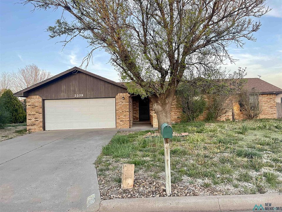 1st image of 2205 & 2209 Howard Cowper Dr
