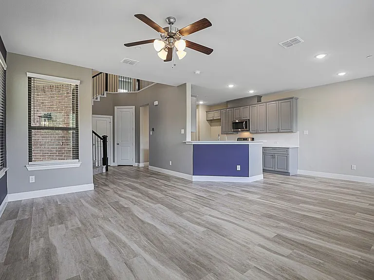 3032 Galveston St — Photo 9