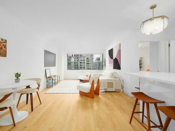 10 West 15th Street image 2 of 18