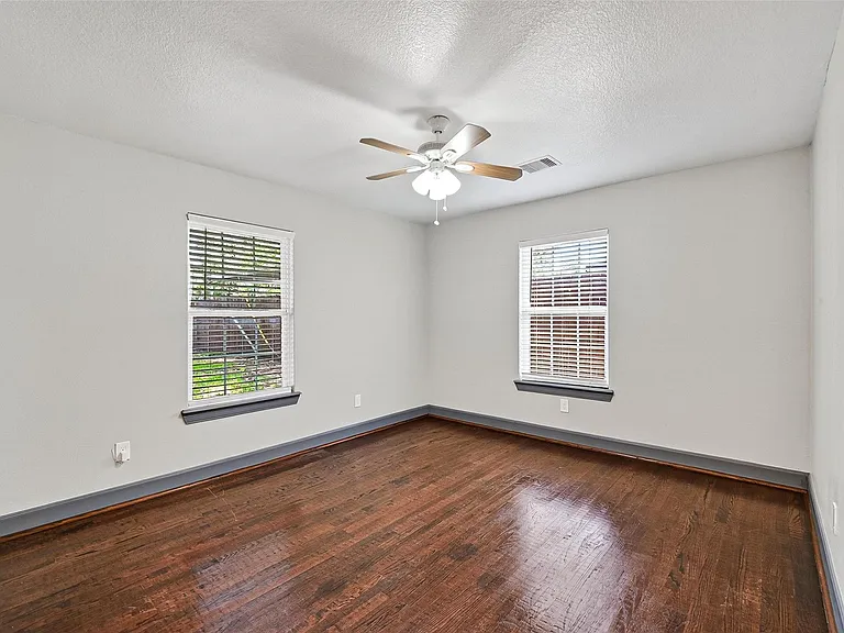 7623 McHenry St — Photo 23