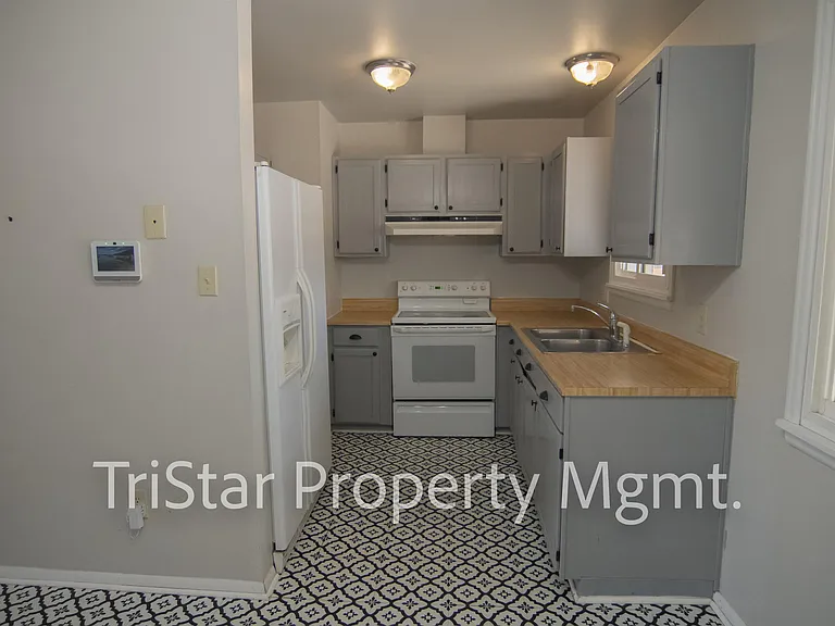 3413 Greenwood Cir — Photo 5