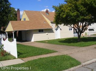 36 Apricot Ln, Levittown, PA