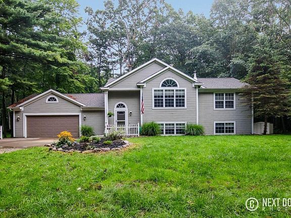 3rd image of 11092 Whispering Woods Ln