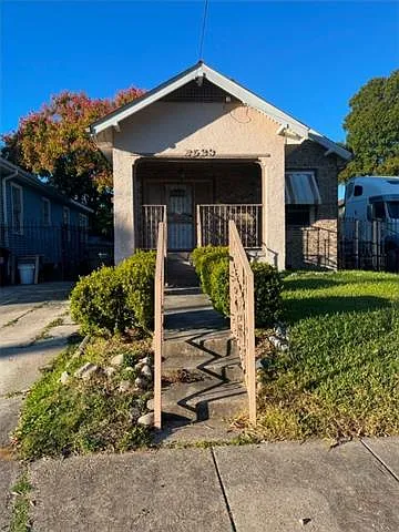 2 bed, 1.0 bath, 1029 sqft, $1,750 — Photo 3