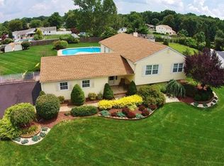 13 Florence Dr, Monroe Township, NJ 08831