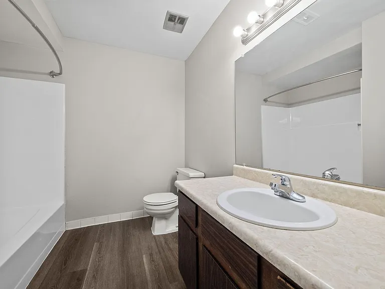 Chalet Villa Lakefront Community — Photo 28