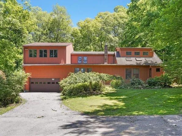 41 Osseo Park Road, Monroe, NY 10950