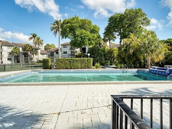 7195 NW 179th St, Hialeah, FL