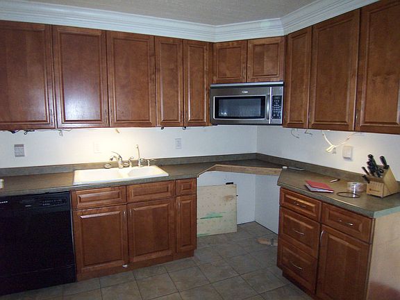 4th image of 130 Altamont Ct