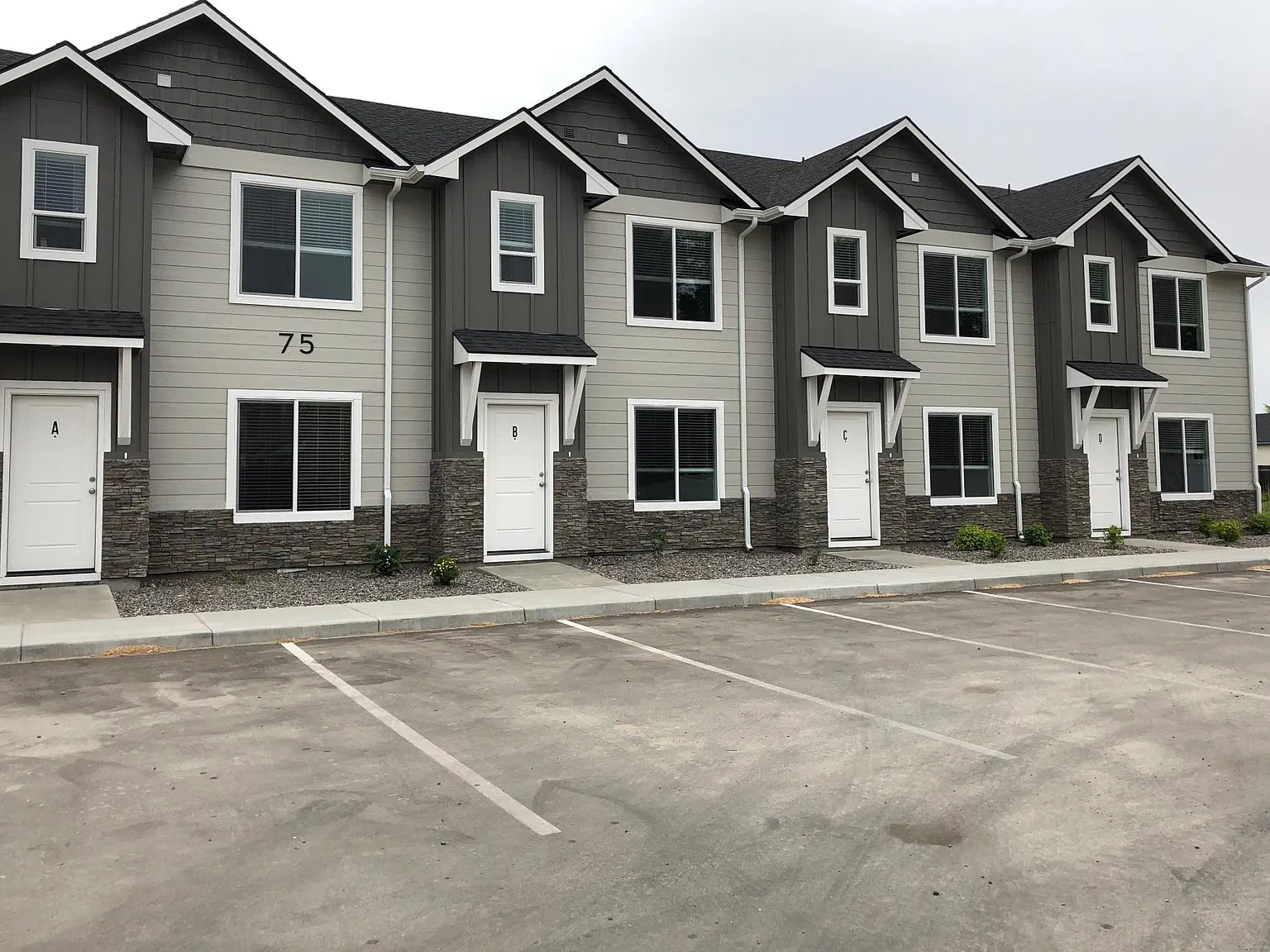 3 bed, 1165 sqft, $1,595 — Photo 2