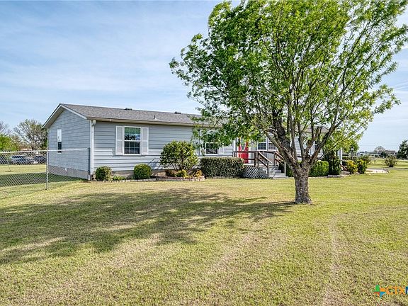 3rd image of 114 Thomas Park Dr