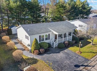 7 Fieldwood Dr, Bridgewater, MA 02324