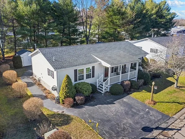 7 Fieldwood Dr, Bridgewater, MA 02324