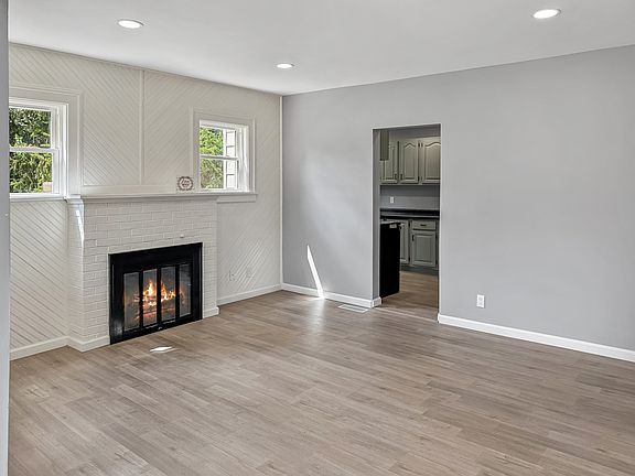 5th image of 302 W Cook St