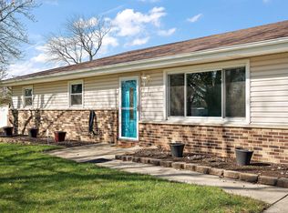9542 Roosevelt Pl, Crown Point, IN 46307