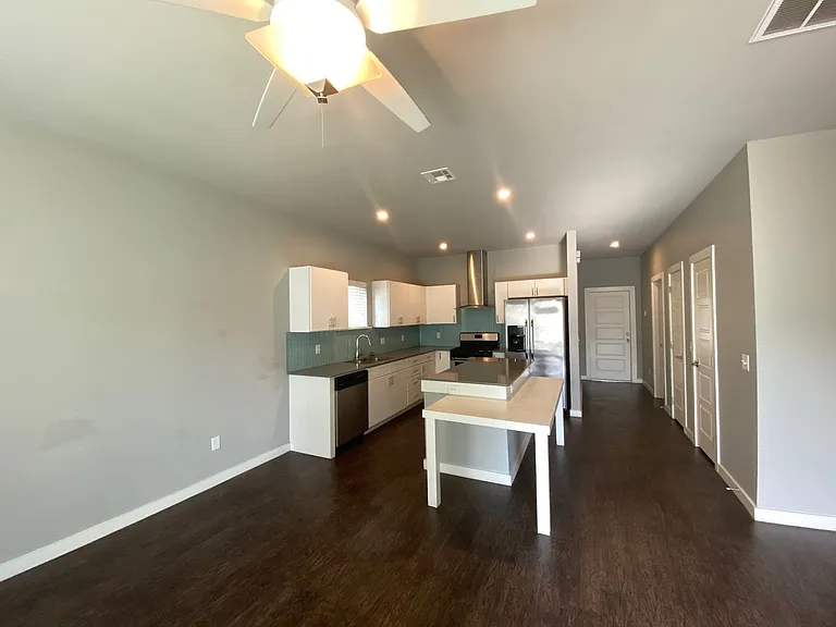 17612 Hampton Park Dr #B — Photo 10