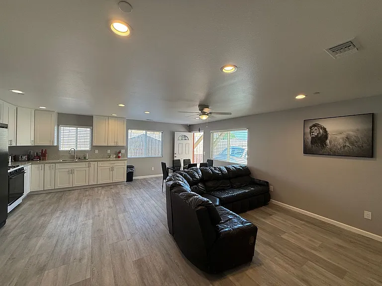 New Furnished 3 Bedroom 2 Bath home — Photo 2