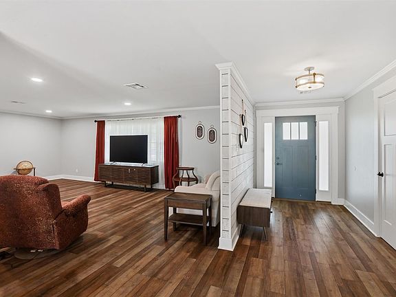 5th image of 1601 N Little Ave