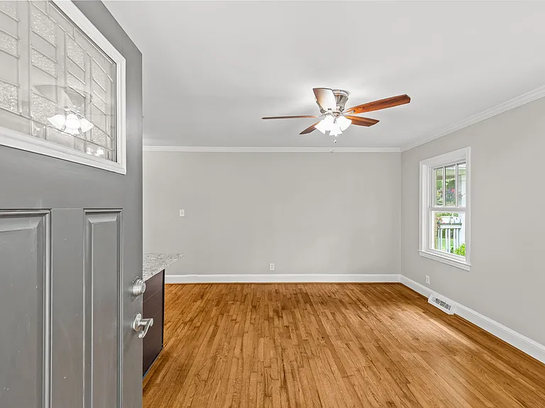 2301 Laburnum Ave — Photo 5