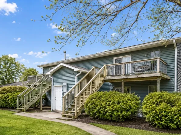 6573 Prairie St #1, Garden Prairie, IL 61038