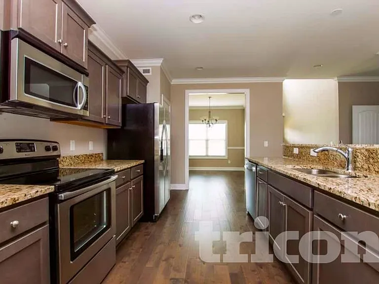 1509 Burrows Ave — Photo 7