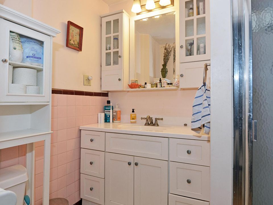 1st image of 2890 Irving Ave S #3