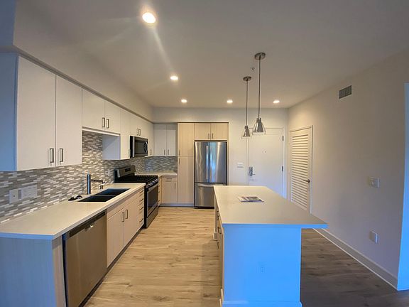 3rd image of 3315 Montgomery Dr #448