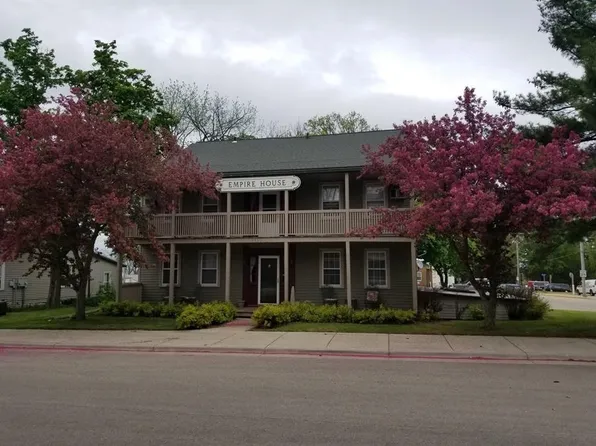 2110 N Main St, Hazel Green, WI 53811