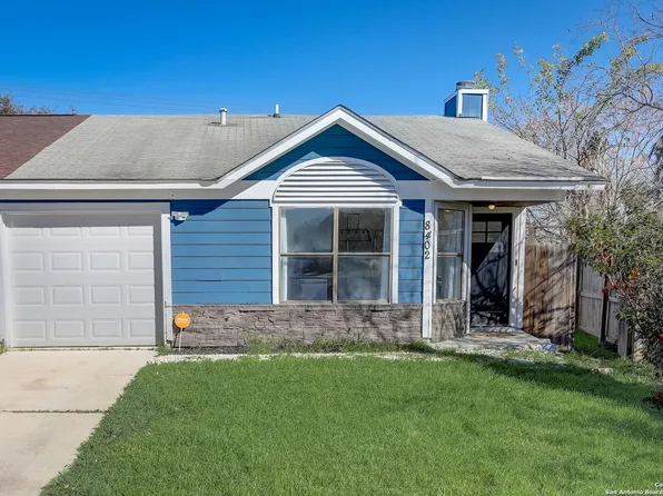 8402 DIXON RIDGE DR, San Antonio, TX 78239