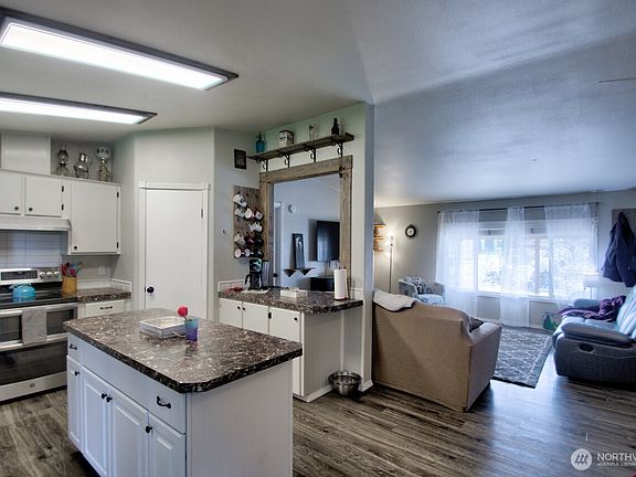 5th image of 18434 Apricot Street SW
