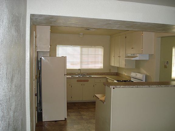 2nd image of 1536 S School St