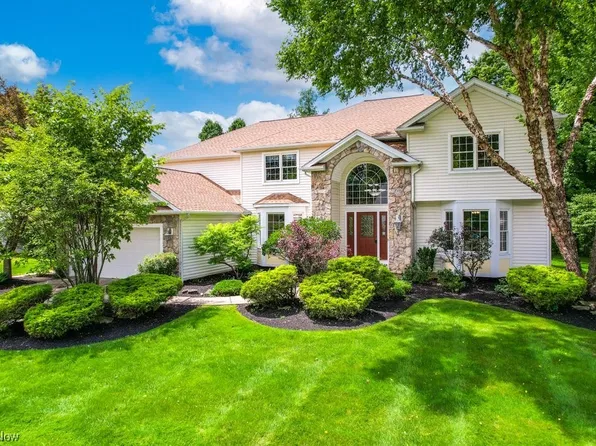 5284 Denise Ct, Solon, OH 44139