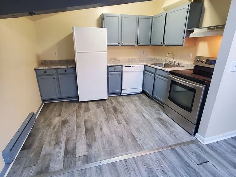 342-344 W. Main St (Commercial First Floor + 7 Apartments) — Photo 7